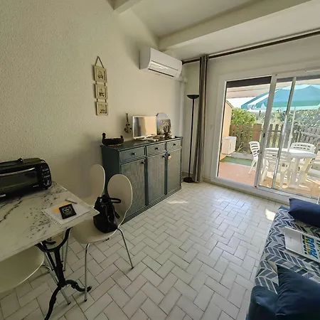 Alcove Climatise Pour 4 Pers. Avec Parking A 20m De La Plage, Animaux Bienvenus - Fr-1-607-184 * Agde